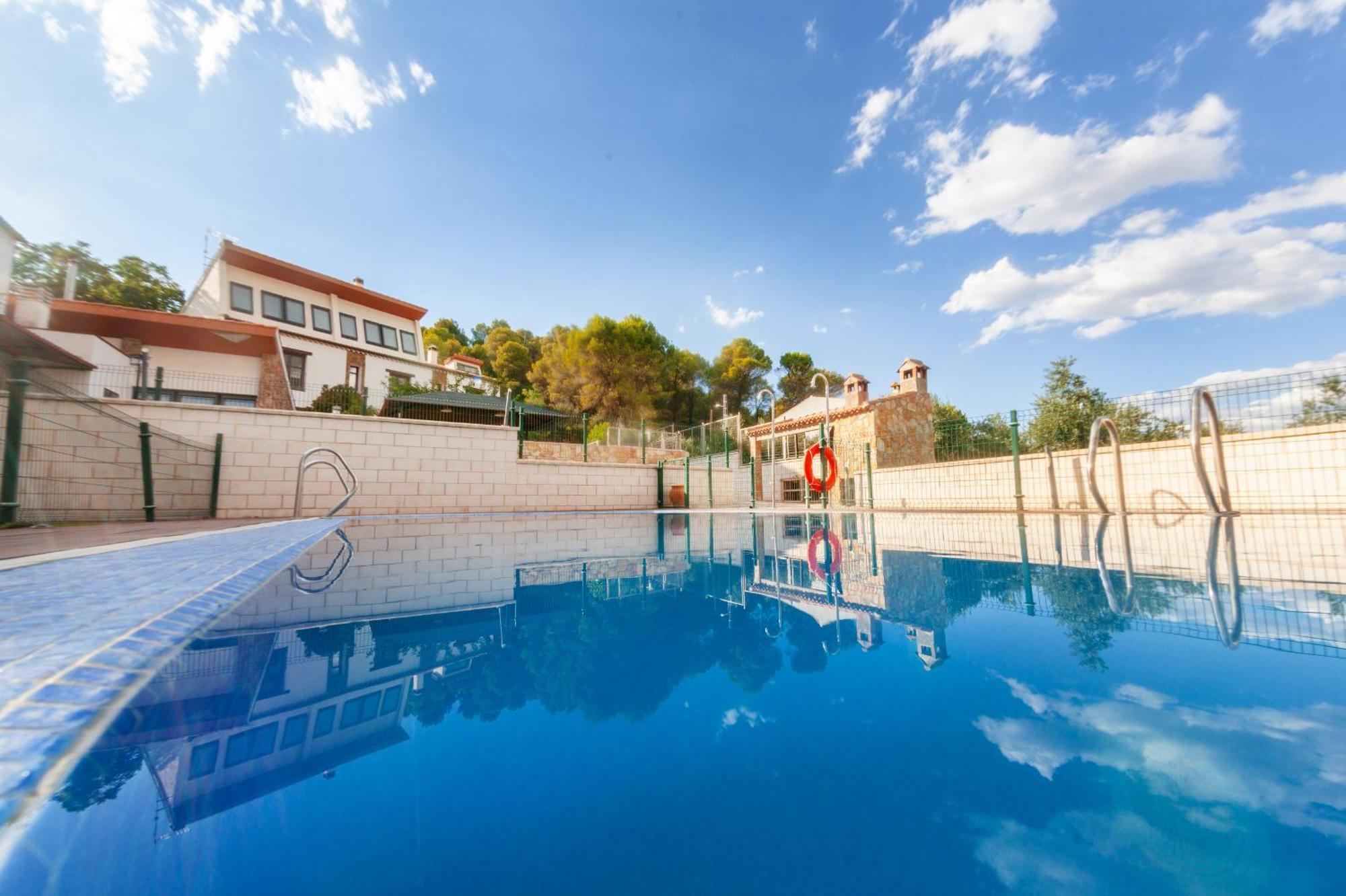 Chalet Villarrobles De Altamira Cortijos Nuevos