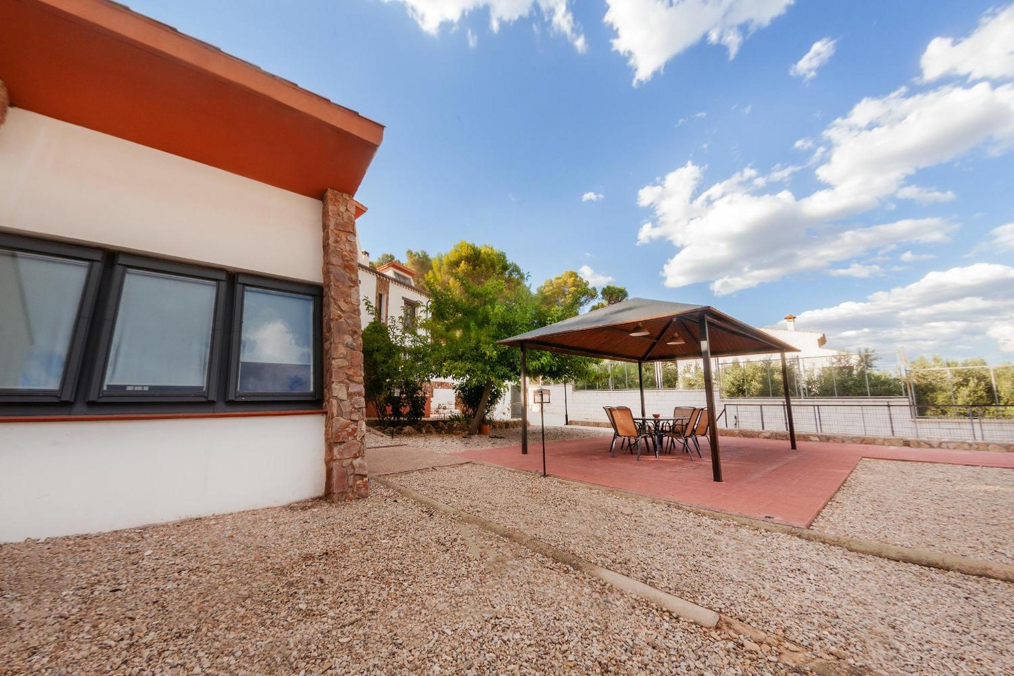 Chalet Villarrobles De Altamira